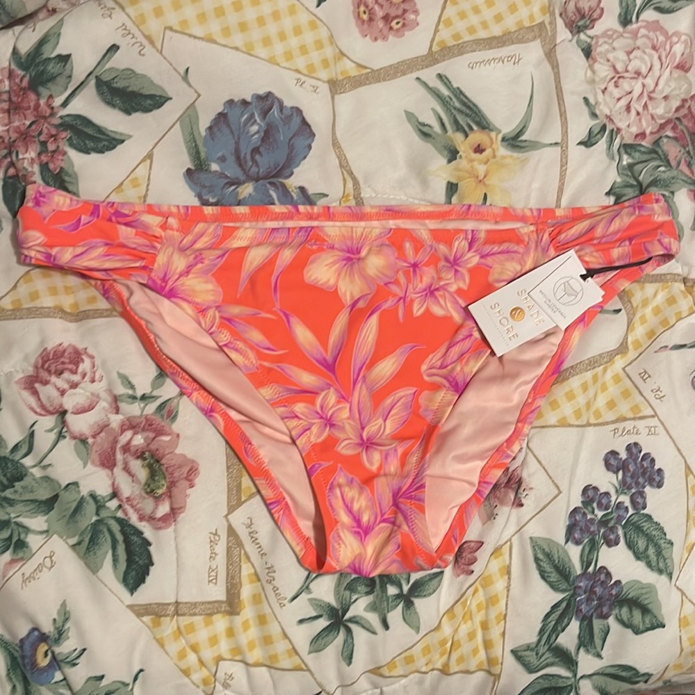 Hawaiian print bikini bottoms NWT